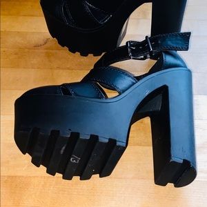 Soda platform shoes